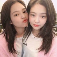 twin – JENNIE